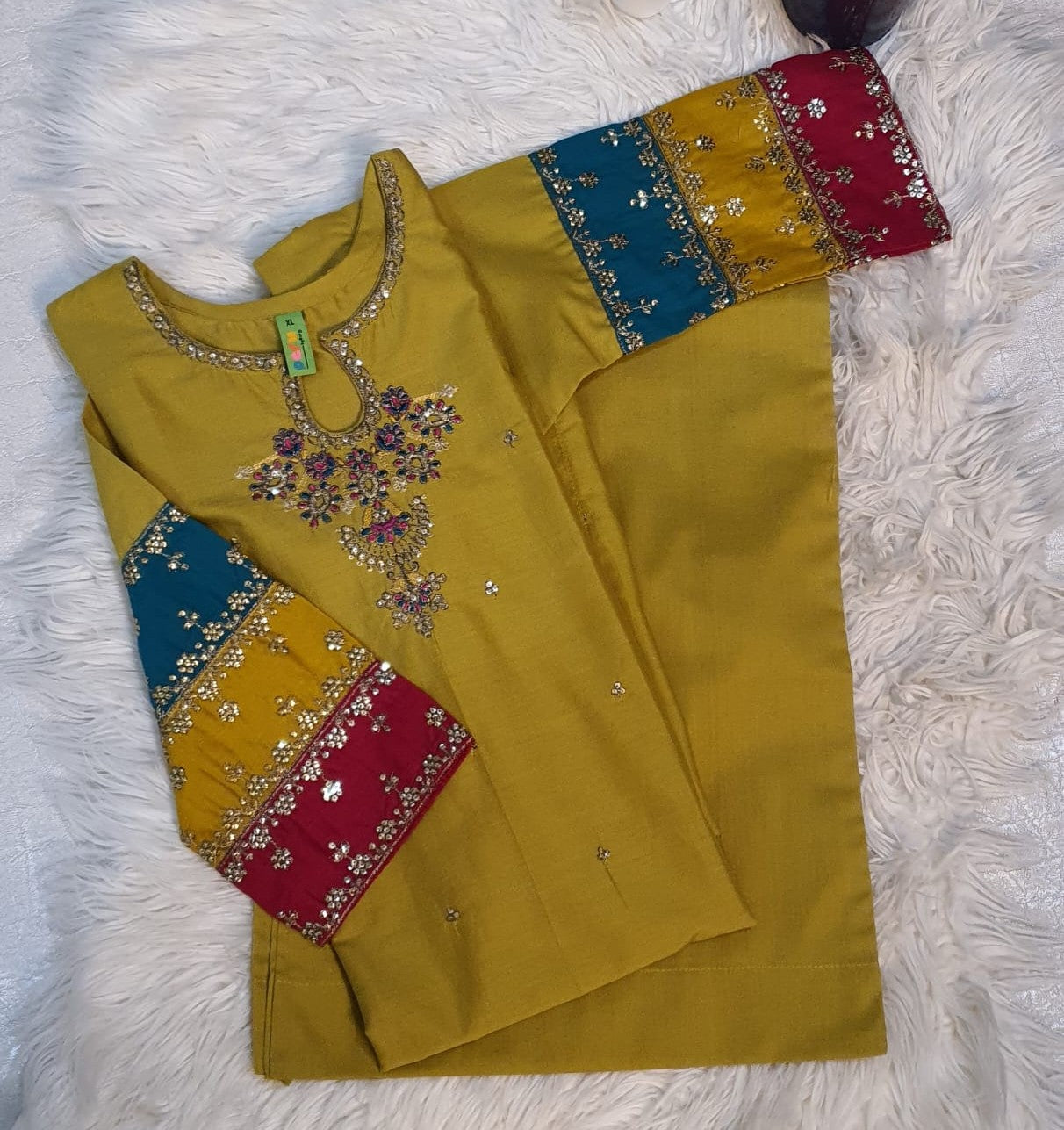 Yellow Festive 2 PC